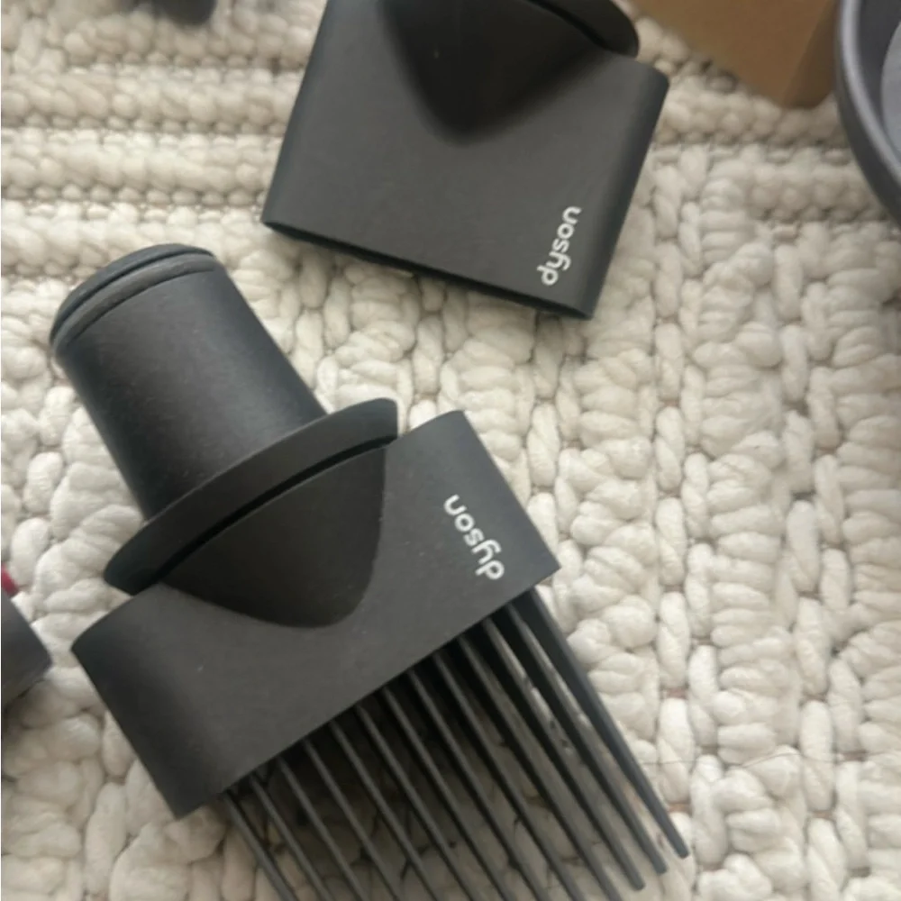 Dyson Supersonic Hair Dryer with Attachments - Picture 7 of 8